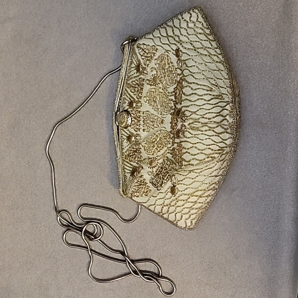 BEAUTIFUL HASHIMOTO GOLD CLUTCH W/ CHAIN STRAP- 6 X 9